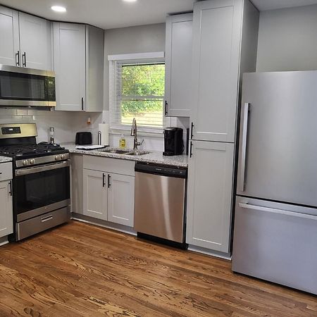 Rare Find! Private Heated Pool & Spa - Entire Home Near Atl City Center アトランタ エクステリア 写真