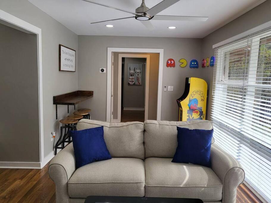 Rare Find! Private Heated Pool & Spa - Entire Home Near Atl City Center アトランタ エクステリア 写真