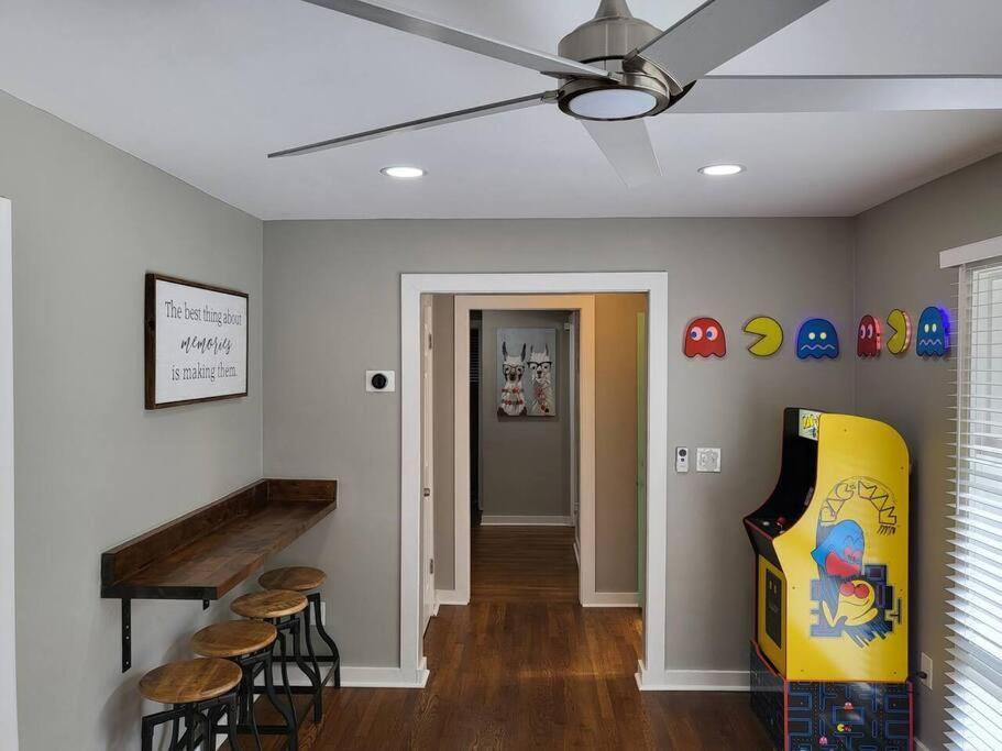 Rare Find! Private Heated Pool & Spa - Entire Home Near Atl City Center アトランタ エクステリア 写真