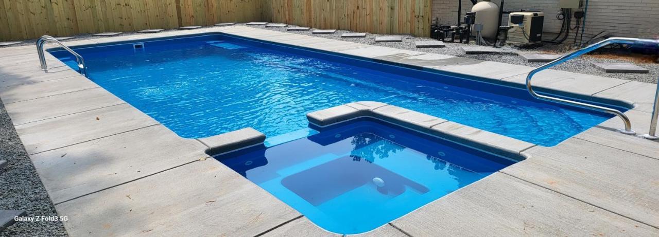 Rare Find! Private Heated Pool & Spa - Entire Home Near Atl City Center アトランタ エクステリア 写真