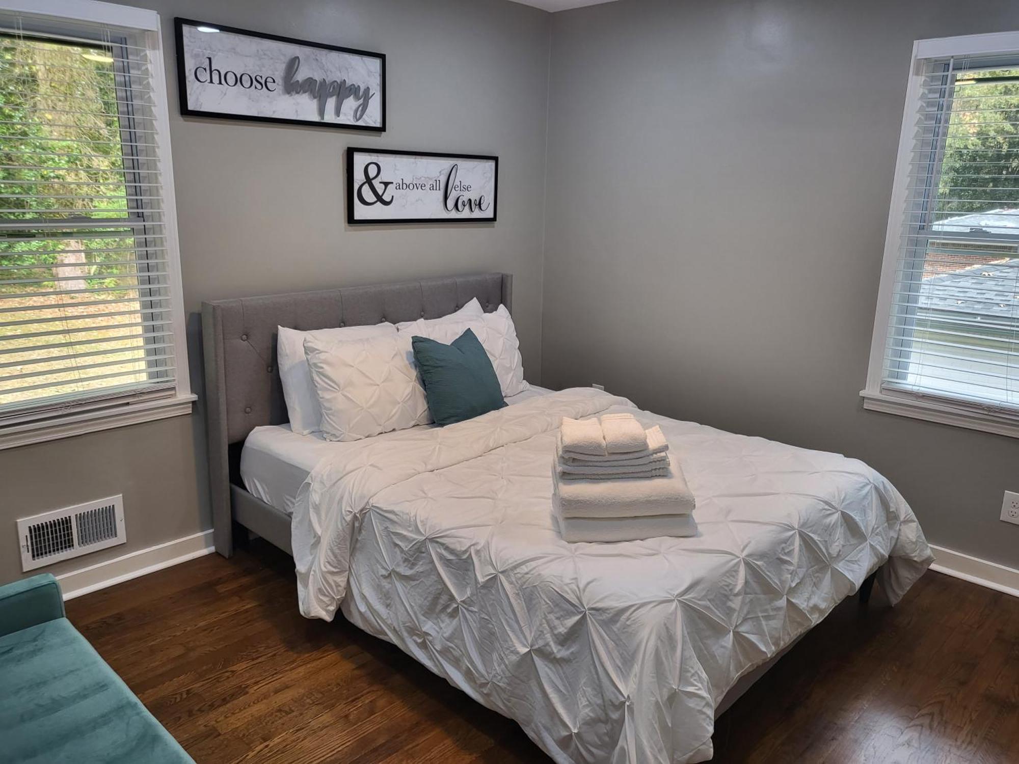Rare Find! Private Heated Pool & Spa - Entire Home Near Atl City Center アトランタ エクステリア 写真
