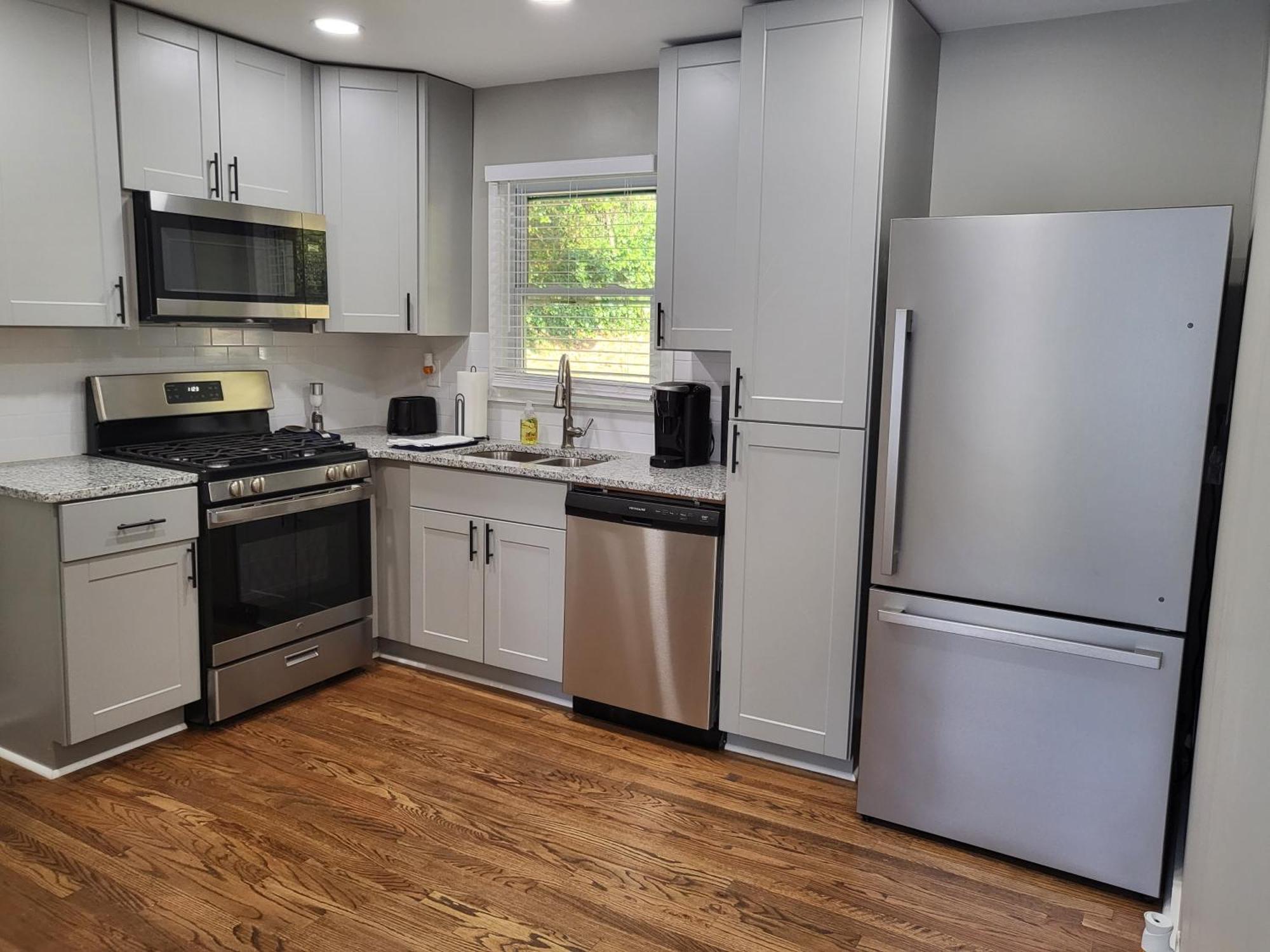 Rare Find! Private Heated Pool & Spa - Entire Home Near Atl City Center アトランタ エクステリア 写真