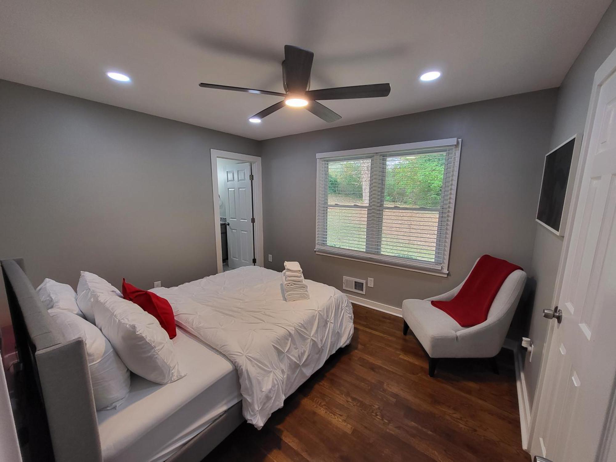 Rare Find! Private Heated Pool & Spa - Entire Home Near Atl City Center アトランタ エクステリア 写真